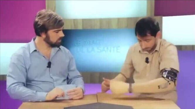 Convidado causa constrangimento em programa de TV ao mostrar como braço mecânico funciona