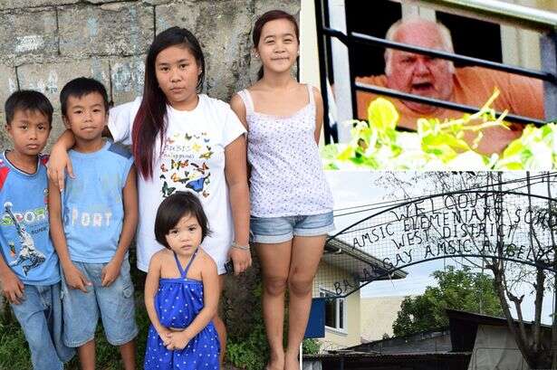 Crianças de bairro pobre nas Filipinas à esquerda. Pedófilo Douglas Slade à direita