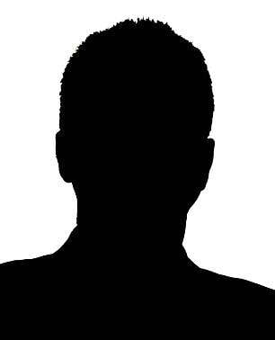 Pai estupra seu próprio filho de 2 meses de vida e envia imagens para rede de pedofilia Pai estupra seu próprio filho de 2 meses de vida e envia imagens para rede de pedofilia