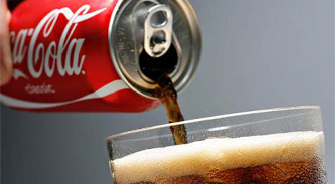 Descubra o que a Coca-Cola faz em seu corpo 
