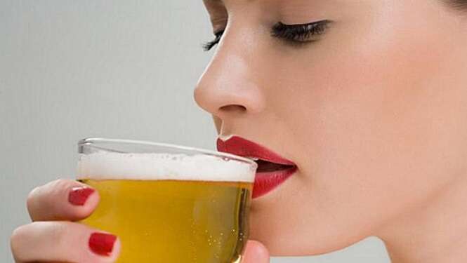 Mulheres que bebem de 1 a 2 litros de cerveja por semana têm menor risco de sofrer ataque cardíaco