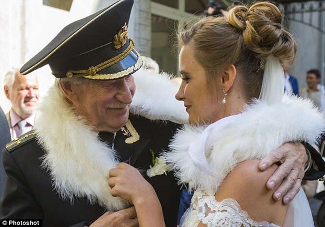 Famoso ator russo de 84 anos se casa com jovem mulher de 24 anos