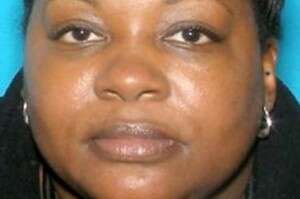 Mulher é presa após estuprar namorado de sua filha, um menino de 13 anos de idade