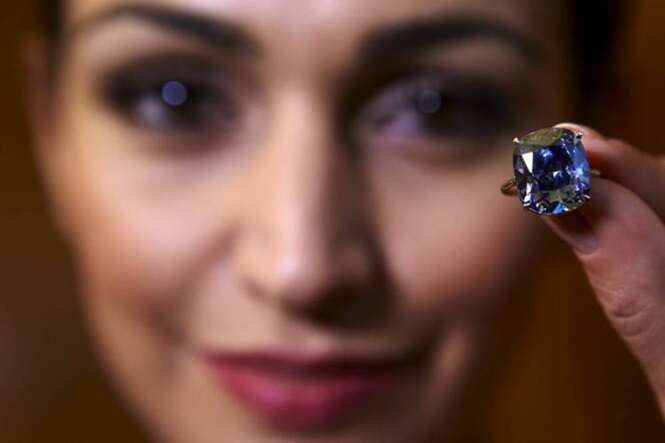 Bilionário gasta 185 milhões de reais comprando o diamante mais caro do mundo para dar à sua filha