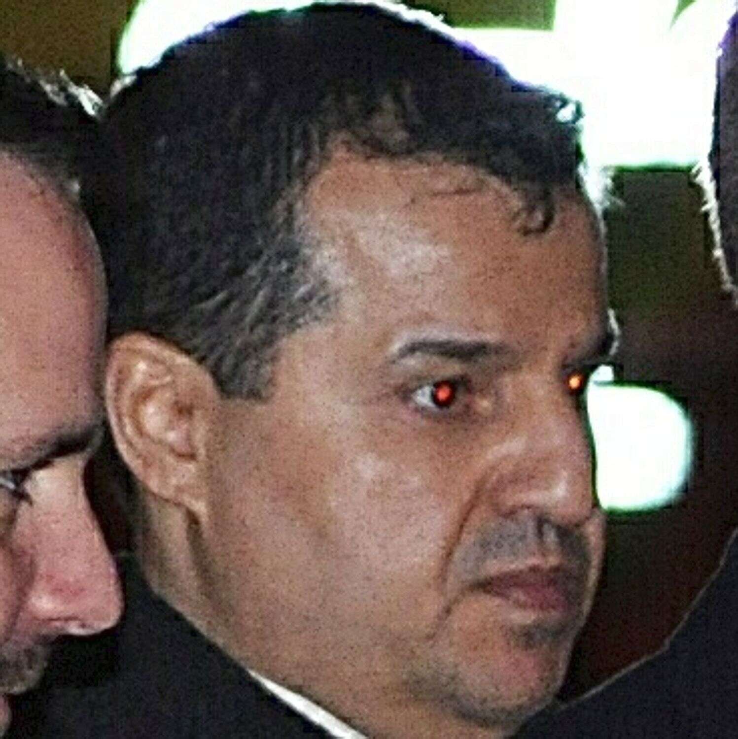 Milion&aacute;rio de 46 anos &eacute; inocentado de estupro ap&oacute;s alegar que pode acidentalmente ter penetrado adolescente ao cair sobre ela