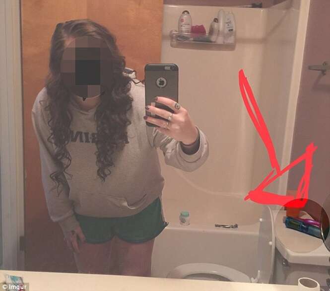 Jovem mulher envia selfie para seus pais verem novo penteado e sem querer deixa à mostra seu “brinquedinho”