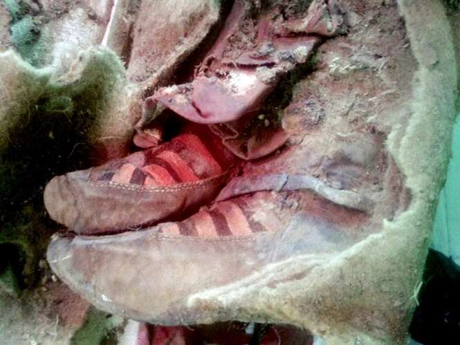 Múmia de 1,5 mil anos é encontrada na Mongólia calçando tênis de marca