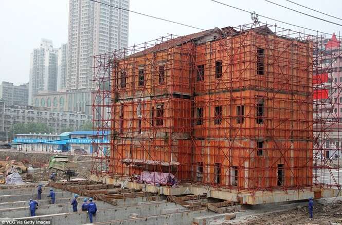 Chineses se preparam para mover edifício a outro local