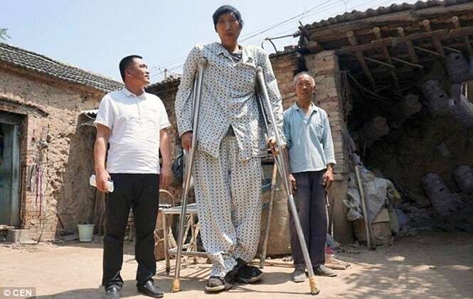 Homem mais alto da China poderá finalmente caminhar 