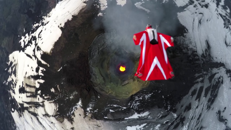 Vídeo de arrepiar mostra momento em que mulher salta sobre vulcão ativo