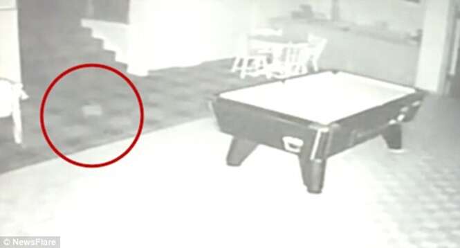 Câmera de segurança em hotel filma momento em que esfera misteriosa surge em sala vazia 