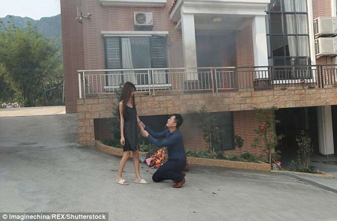 Marido milionário implora de joelhos para que sua esposa não o abandone