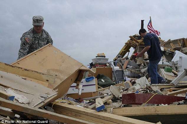 Tornado devastou Vilonia, Arkansas 