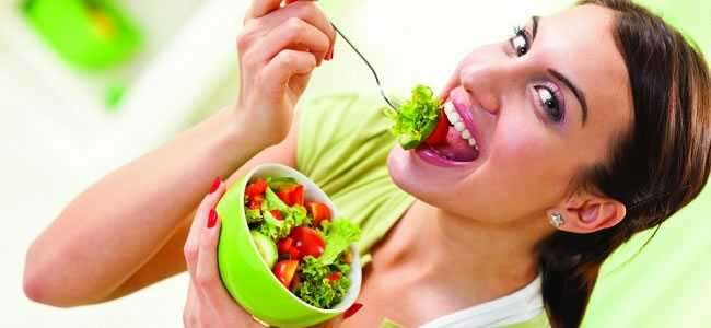 Comendo alimentos saudáveis