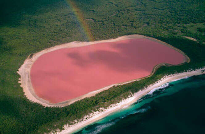 Lago cor-de-rosa