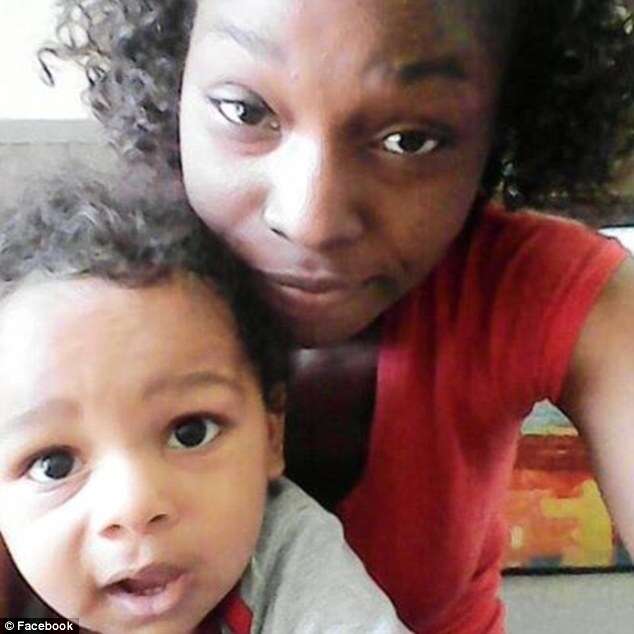 Mãe sufoca e mata filho bebê e posta foto do cadáver no facebook