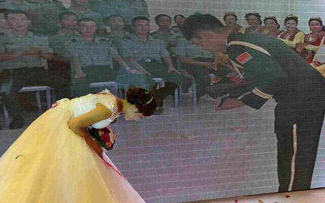 Soldado se casa com namorada através de transmissão por vídeo
