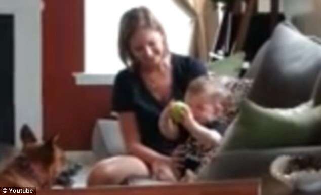 Bebê dando gargalhada se torna viral na web