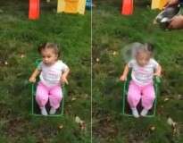 Vídeo mostra criança de 2 anos cumprindo desafio do balde de gelo