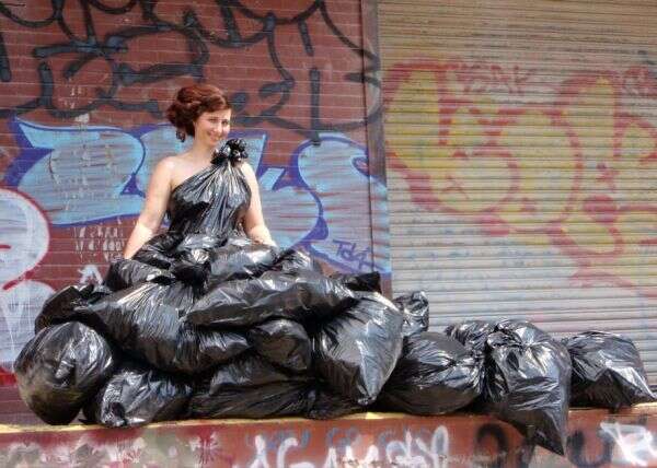 Vestido de sacos de lixo