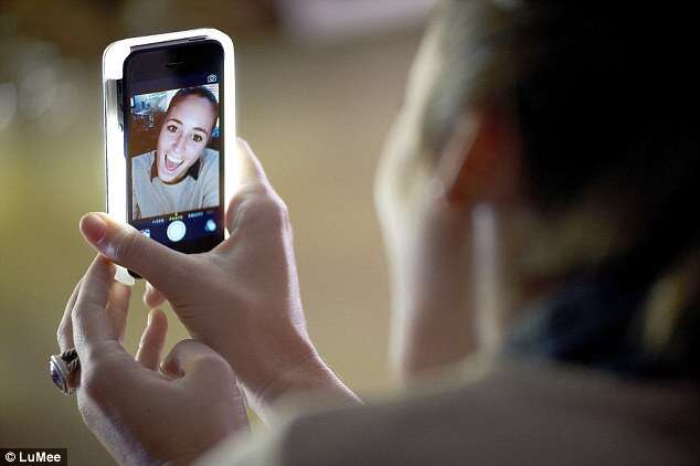 Case para iPhone permite tirar selfie perfeita