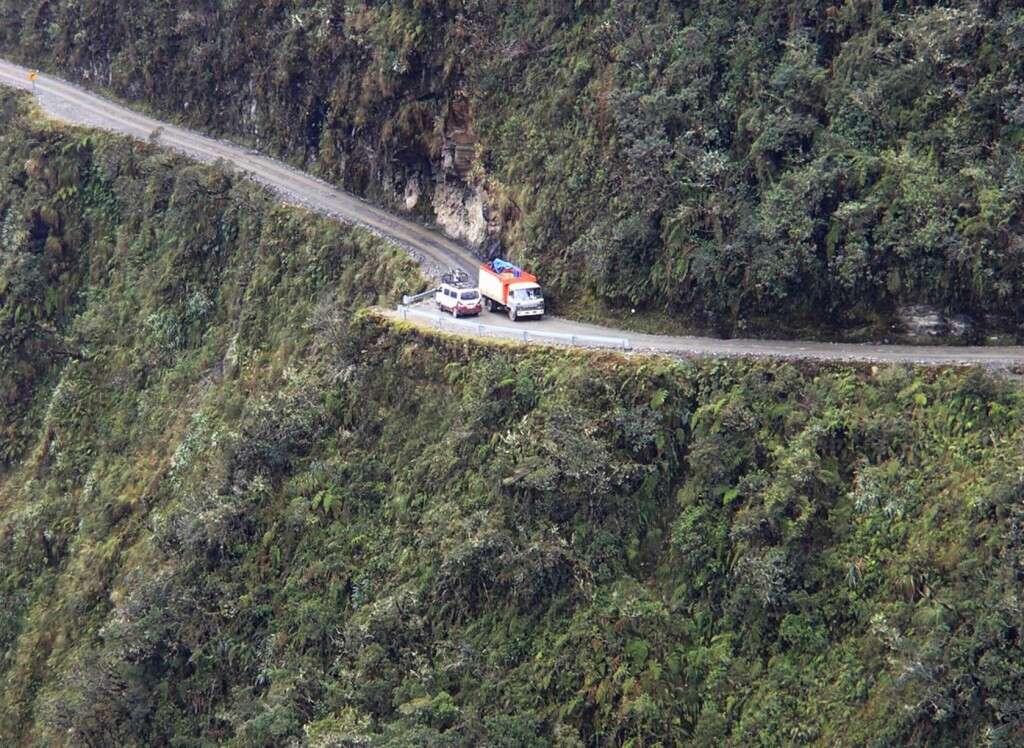 Conheça a estrada da morte