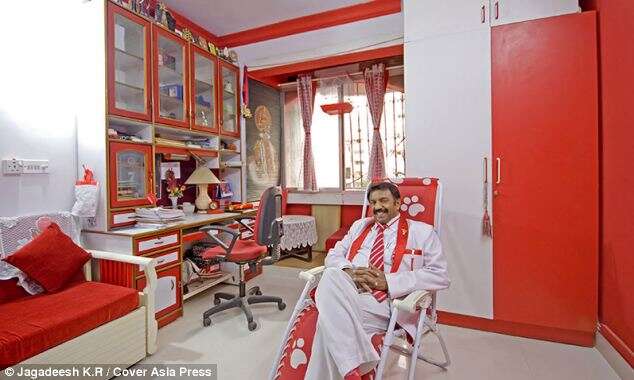 Empresário indiano é fanático pelas cores vermelha e branca