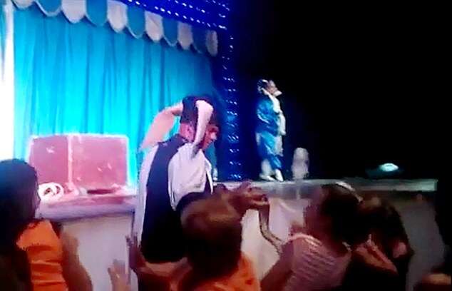 Menina de 12 anos é picada por cobra em circo