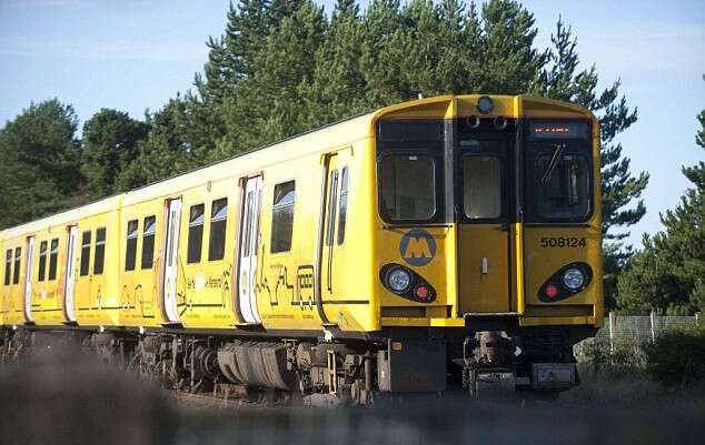 Mulher morre atropelada por trem