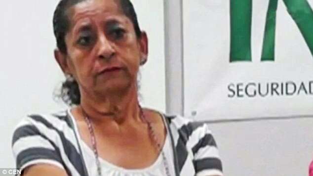 Mulher mexicana passar por cirurgia para remover tumor