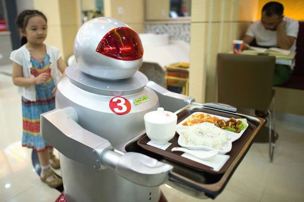 Restaurante serve clientes apenas com robôs