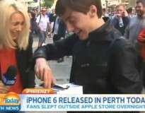 Primeiro cliente a comprar iPhone 6 na Austrália é entrevistado ao vivo e deixa aparelho cair no chão ao retirá-lo da caixa