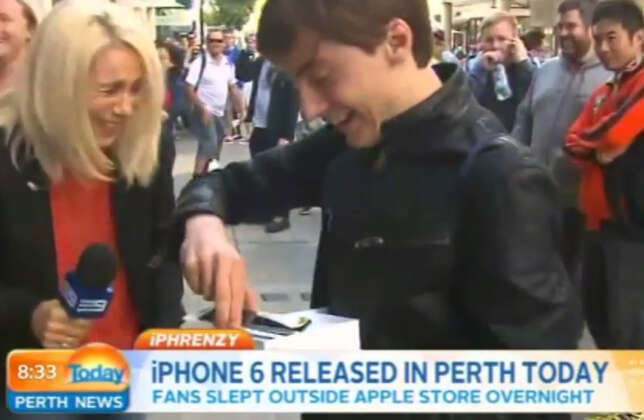 Primeiro cliente a comprar iPhone 6 na Austrália é entrevistado ao vivo e deixa aparelho cair