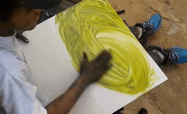 Artista de rua faz sucesso criando pinturas incríveis usando a mão