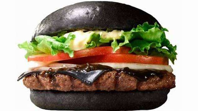 Burger King no Japão lança hambúrguer preto