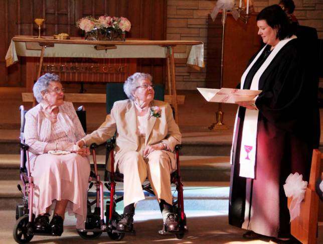 Casal de lésbicas de mais de 90 anos de idade se casa