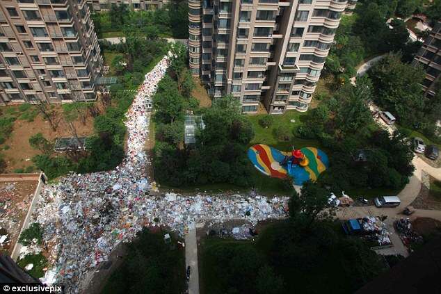 Cidade chinesa chama atenção por excesso de lixo