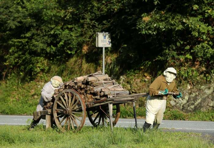 Scarecrows Illustrate Lives Of Japanese Countryside