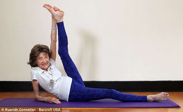 Conheça a professora de yoga mais velha do mundo