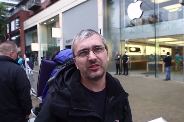 Homem fica dois dias em fila esperando comprar iPhone 6