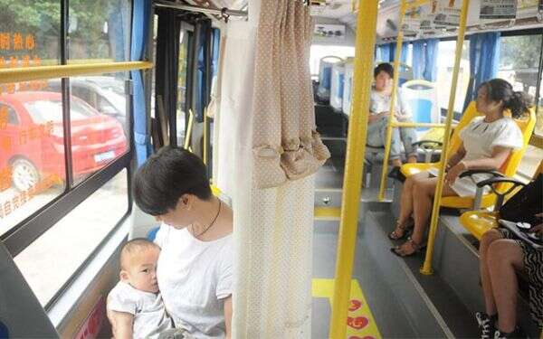 Ônibus oferece assento prioritário para mulheres que precisam amamentar
