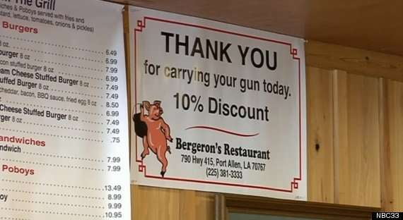 Restaurante concede descontos a clientes que foram armados até o estabelecimento.