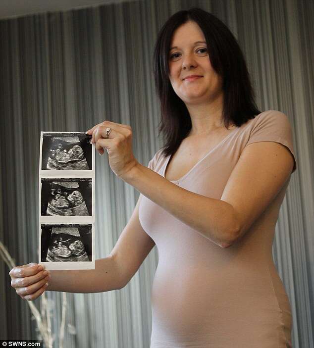 Família decide não interromper gravidez de bebê sendo gerado com o coração fora do peito