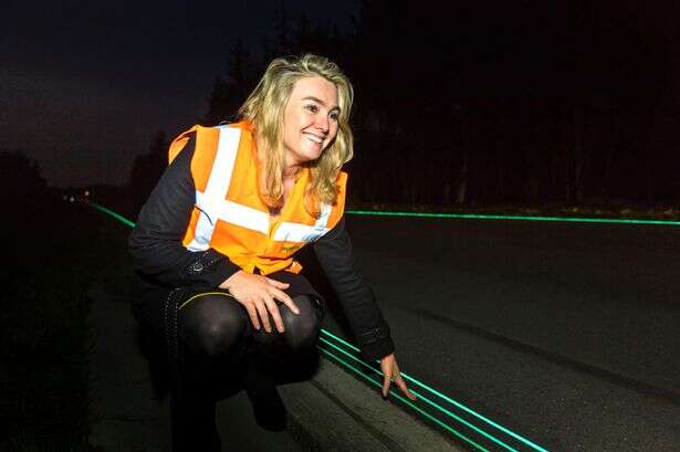 Holanda inaugura primeira rodovia do mundo com faixas iluminadas usando energia solar