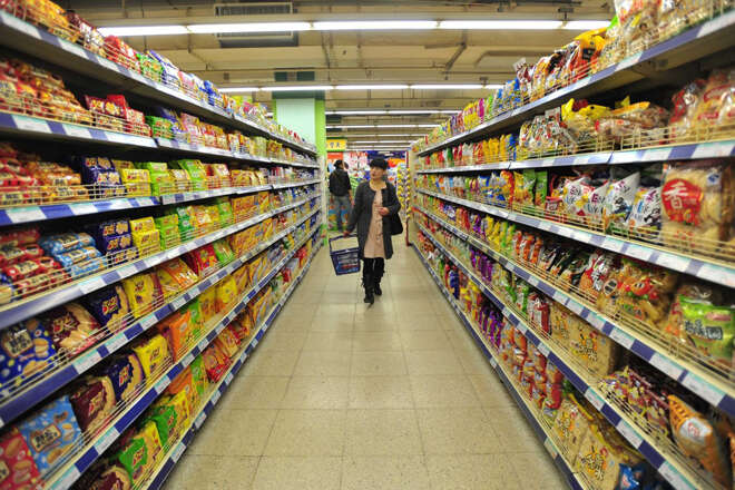 Produto que tiver preço diferente entre prateleira e caixa de supermercado poderá ser levado de graça no Brasil