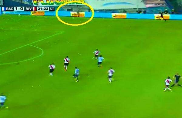 “Fantasma” causa mistério ao aparecer durante partida de futebol “Fantasma” causa mistério ao aparecer durante partida de futebol