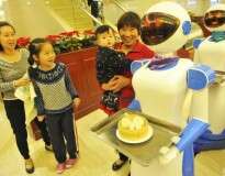 Conheça o restaurante chinês onde os garçons são robôs