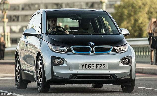 BMW cria sistema capaz de carregar veículos elétricos que estiverem estacionados