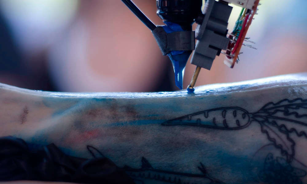 Estudantes criam impressora 3D que é capaz de fazer tatuagens