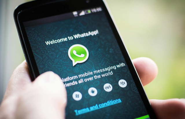 Homem se divorcia de esposa por mulher o ignorar no WhatsApp